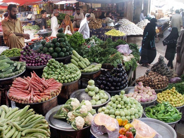 سیلاب کے اثرات کراچی کی منڈیوں تک جا پہنچے، سبزیاں 100 فیصد سے زیادہ مہنگی